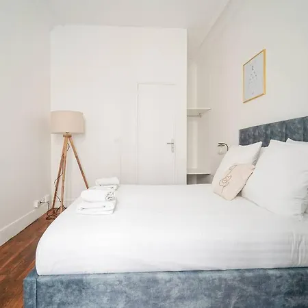 Appartamento Niepce - Blue Flat Next To Avenue Du Maine Parigi